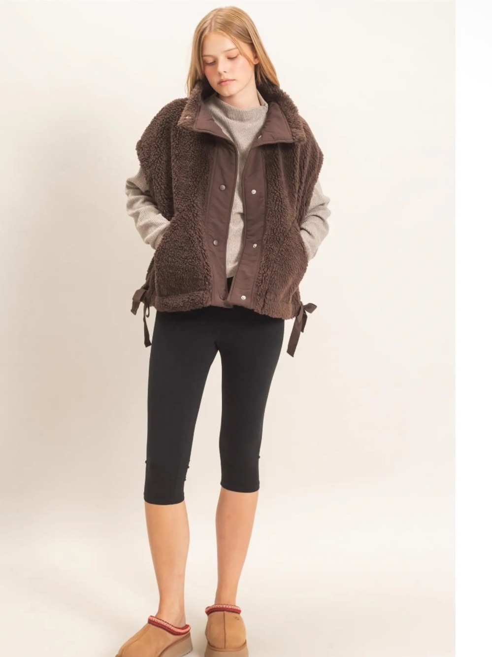 865. Brown Sherpa oversized vest - Picture 3 of 4